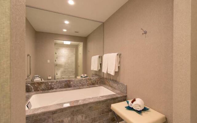 Luxury Beachfront Studio-with Daily Cleaning
