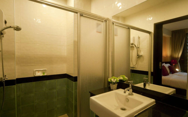 OYO 358 Rattana Residence Thalang