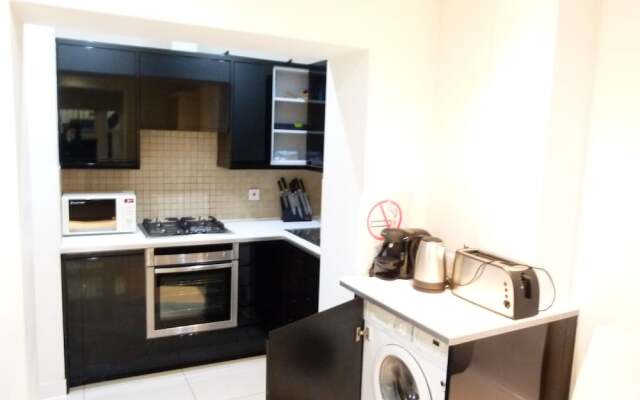 SS Property Hub - Large apartment near Hyde Park