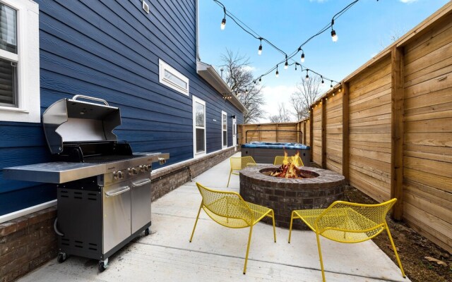 Big Blue on Main-hot Tub-less Than 1 Mi to Square