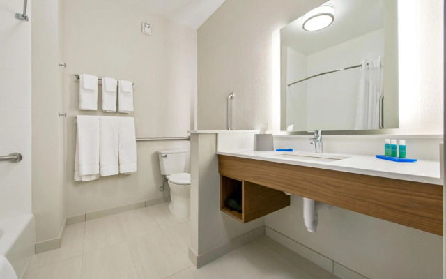 Holiday Inn Express & Suites Carrollton West by IHG