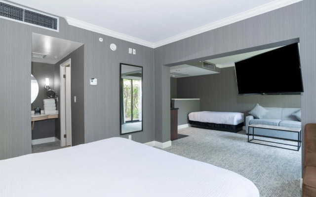 Sandman Signature Vancouver Airport Hotel & Resort