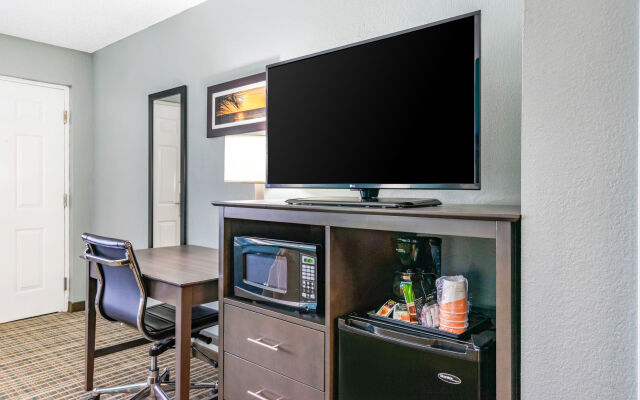 Quality Inn & Suites Tarpon Springs South
