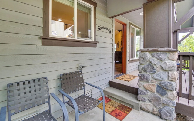 Cozy Ronald Retreat w/ Community Amenities!