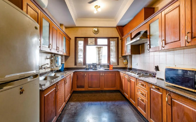 Hostie Aarna-4 BR apt near Moolchand/Apollo, S. Delhi