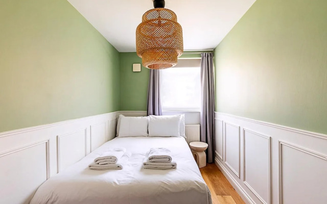 Stylish Islington Garden Flat Sleeps Four