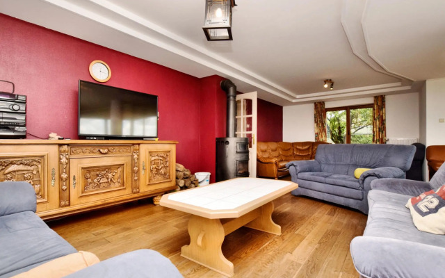 Modern Holiday Home in SchÃ¶nberg with Jacuzzi