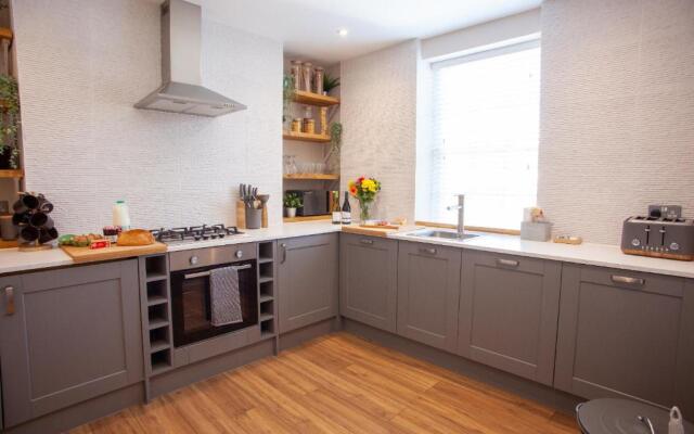 Oxford Street Grand Apartment