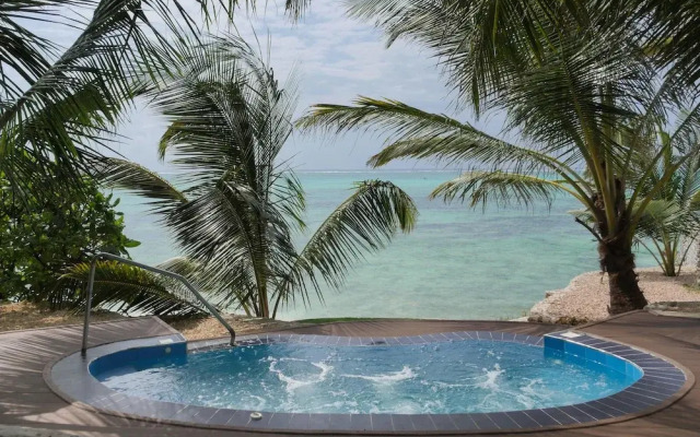 Beautiful Secluded 8 Bedroom Beach Villa With Pool