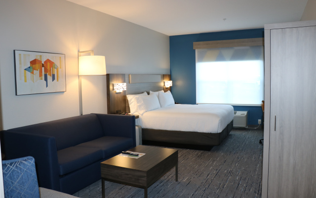 Holiday Inn Express & Suites Marquette by IHG