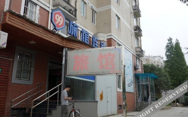 99 Inn (Shanghai Lianhua Road Metro Station)