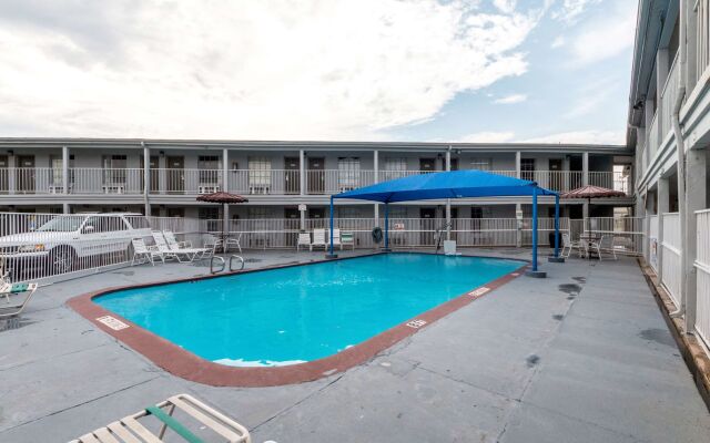Studio 6 San Antonio, TX - Fort Sam Houston Area