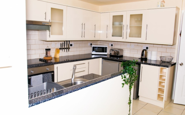 Newly Refurbished 3 Bedroom House B32