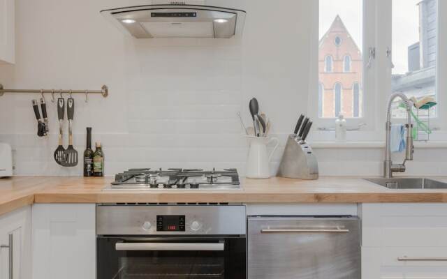 Spacious 2 Bedroom in Battersea