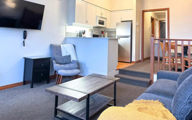 Alpenglow Lodge Family Studio with Sofa Bed by MVA