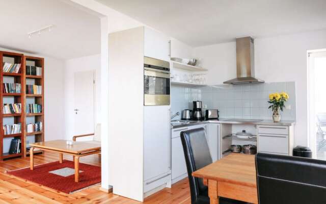 Bauhaus Holiday Apartment by the Lake