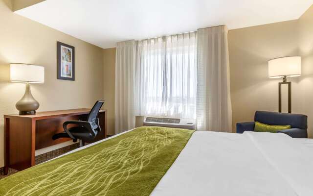 Comfort Inn & Suites Phoenix North / Deer Valley