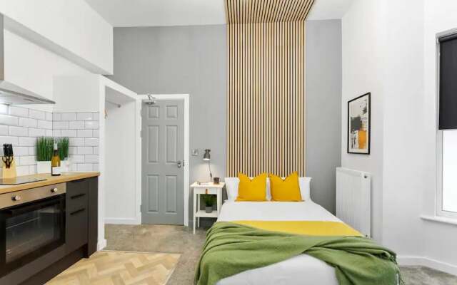 En-suite Room With Separate Kitchen in Nottingham