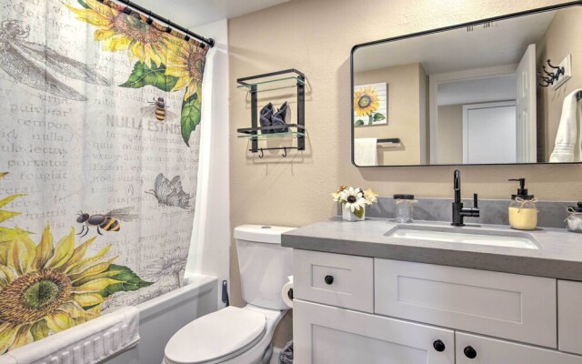 Arizona Condo w/ Community Pool & Hot Tub