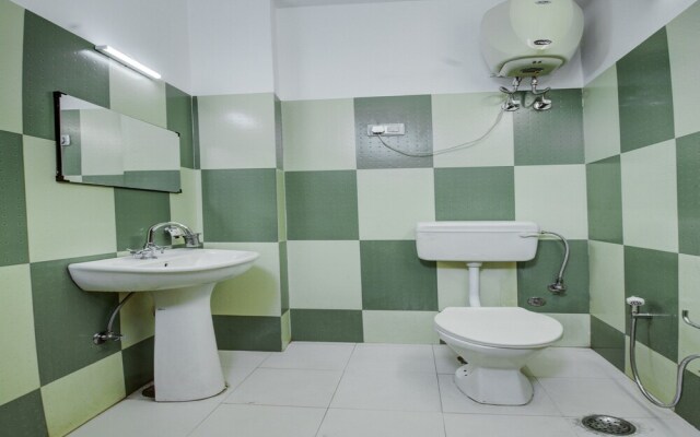 The Star Leaf by OYO Rooms