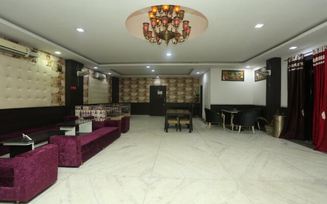 OYO 8607 Hotel Sky Inn