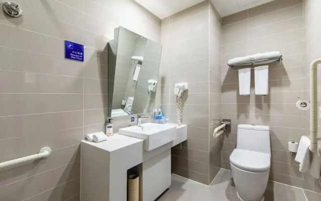 Holiday Inn Express Shenyang North Station