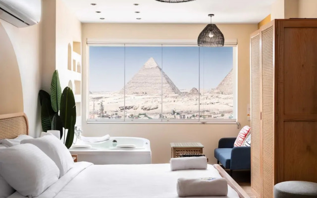 Jacuzzi Studio @ The Pyramids Free Airport Pickup