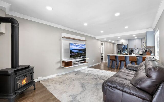 Bijou at the Lake - Amazing Lake Front Complex!