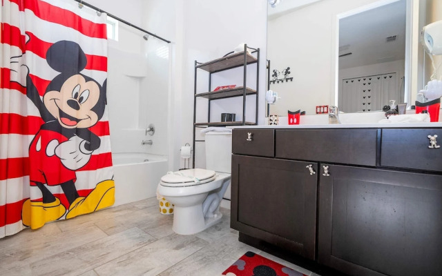 Spacious 6-bedroom Retreat Near Disney Parks