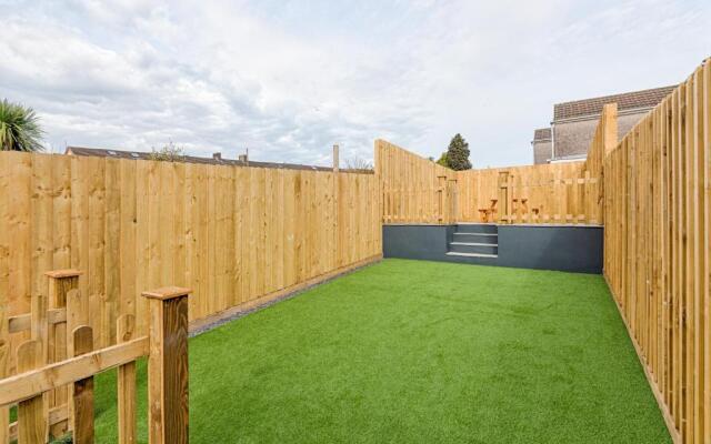 What a Vibe! Stunning 4 bedroom home