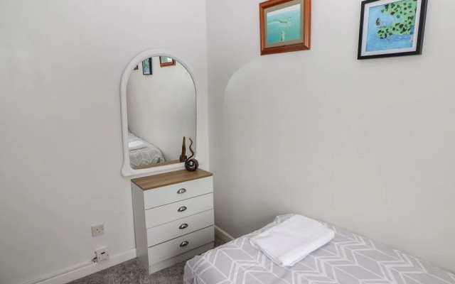 13 Gower Holiday Village