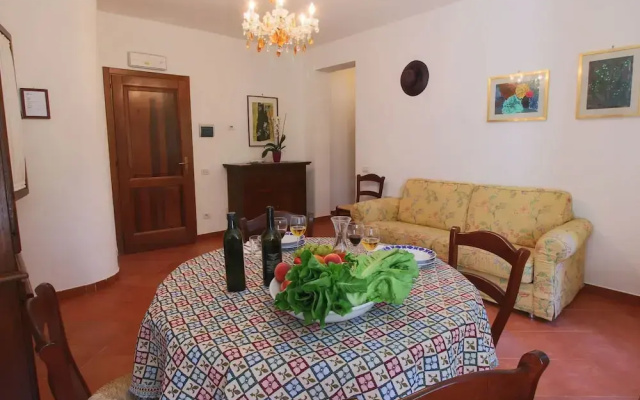 Stunning Farmhouse with Swimming Pool & Hot Tub in Umbria