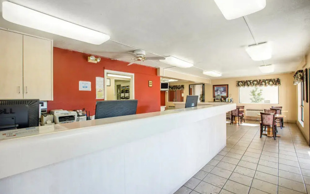 Motel 6-Fresno, CA - Yosemite Hwy