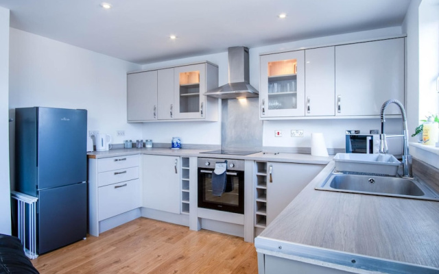 Ocean View - 2 Bedroom Apt - Llanelli