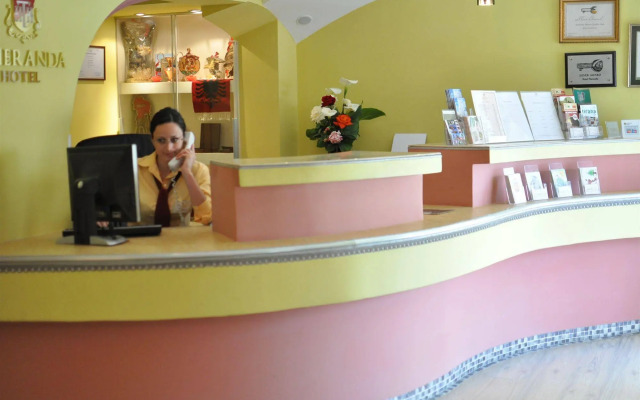 Theranda Hotel