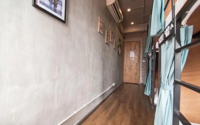 Soft Pillow Hostel - Adults Only
