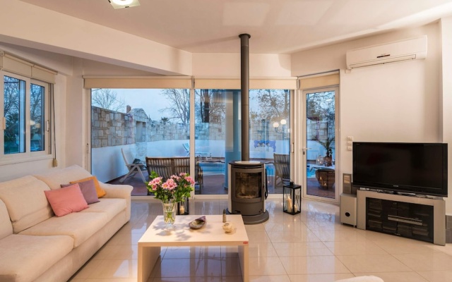 Villa Joy Mare - Private Pool Parking in Chania