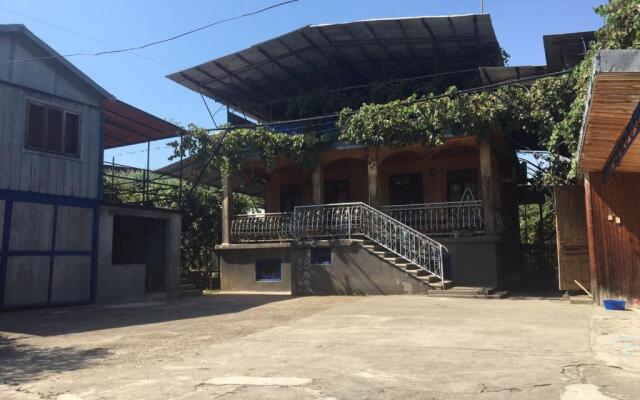 Guest House on Lakoba 7