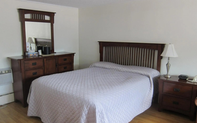 Stonehouse Motel and Restaurant