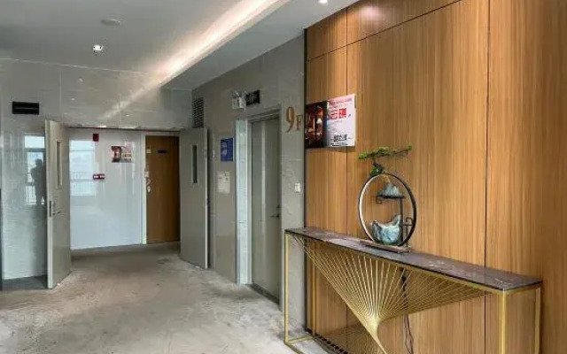 Strong family apartment