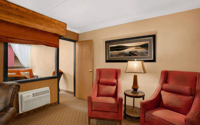Roosevelt Grand Dakota, SureStay Collection by Best Western