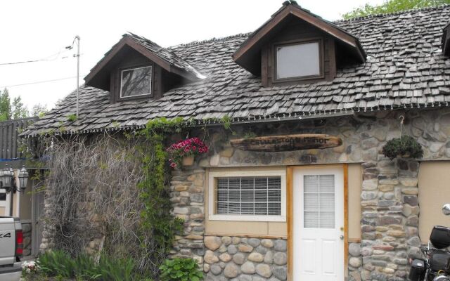 Cobblestone Manor B&B