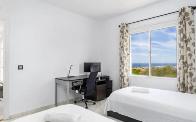 Villa - 4 Bedrooms with Pool, WiFi and Sea views - 107886