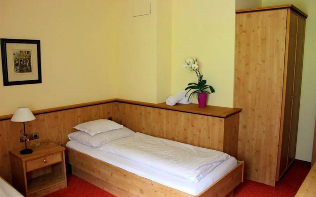 Waldhof Ferienhotel