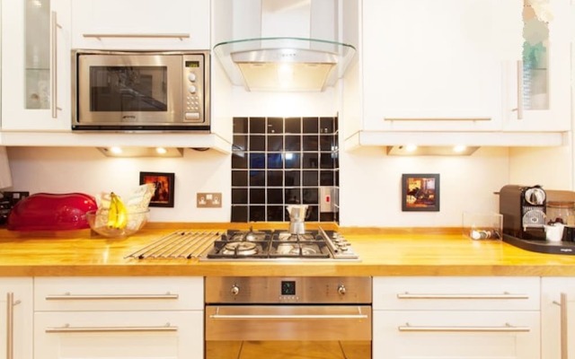 Private Apartment Earl's Court