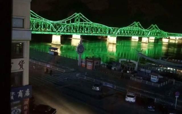 Shankee Hotel (Yalu River Bridge Scenic Area Dandong Station)