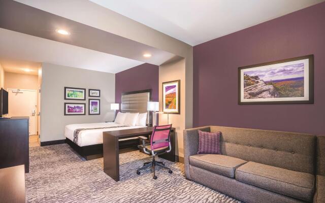 La Quinta Inn & Suites by Wyndham Clifton Park/Saratoga Area