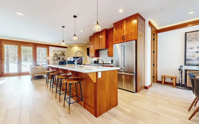 Obsidian Ski & Golf Villa 3 Bdr, Prime Location!