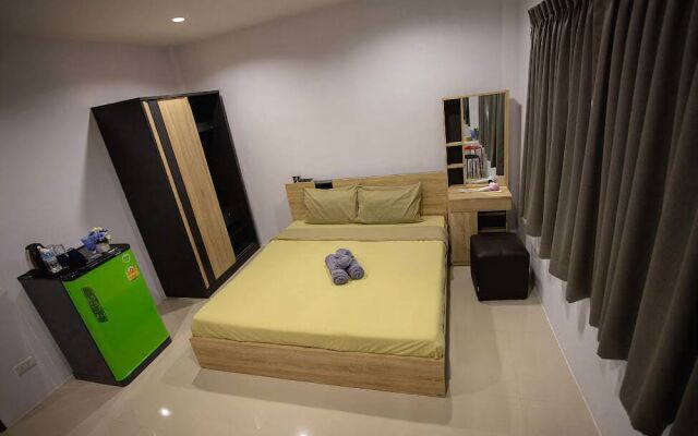 Ink 18/2 Hostel (Sukhumvit  22)