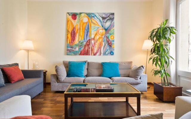 Large & beautiful apartment 4min from Passeig de Gràcia